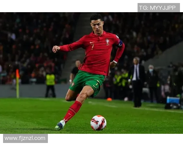 足球巨星C罗闪耀赛场精彩出场介绍与个人成就回顾